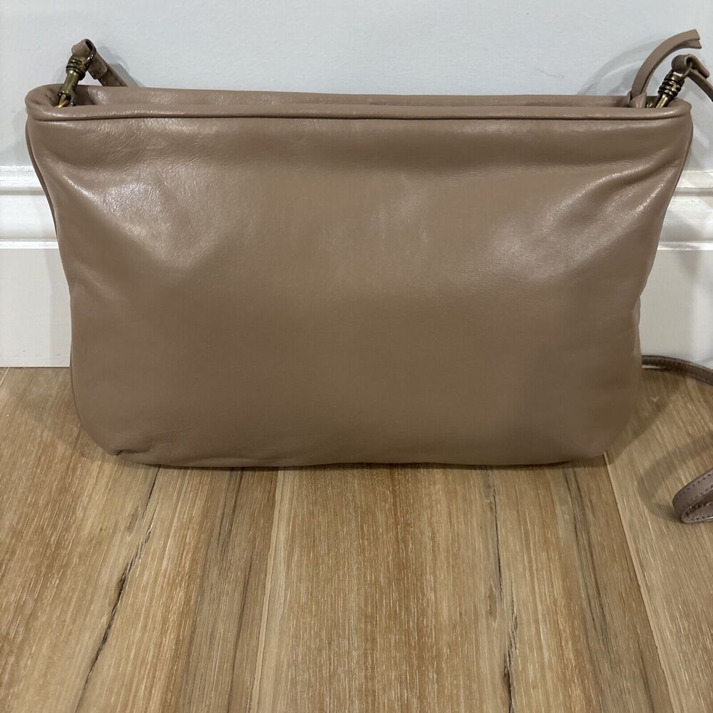 Anne Klein Calderon Shoulder Bag Lion Logo Leather Tan 11x7.5” Zipper Purse - Picture 8 of 16
